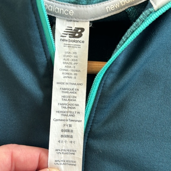 New Balance Woman’s Running Pullover - Picture 5 of 5